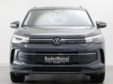Tiguan 2.0 TDI 4M DSG Navi SHZ ACC Kamera DCC