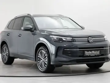 Tiguan 2.0 TDI 4M DSG Navi SHZ ACC Kamera DCC