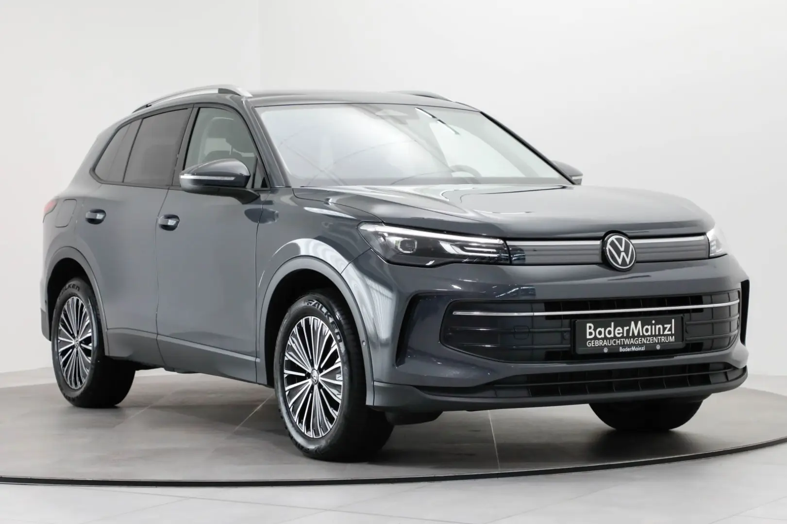 Tiguan 2.0 TDI 4M DSG Navi SHZ ACC Kamera DCC