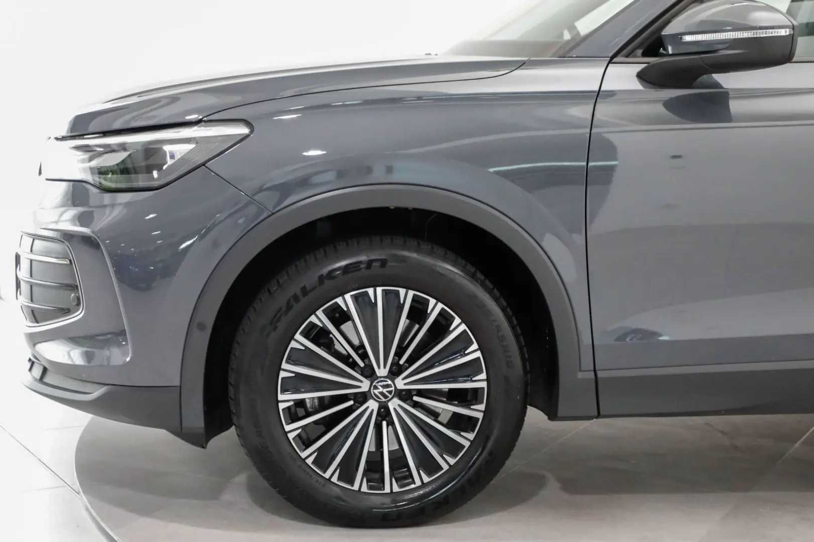 Tiguan 2.0 TDI 4M DSG Navi SHZ ACC Kamera DCC