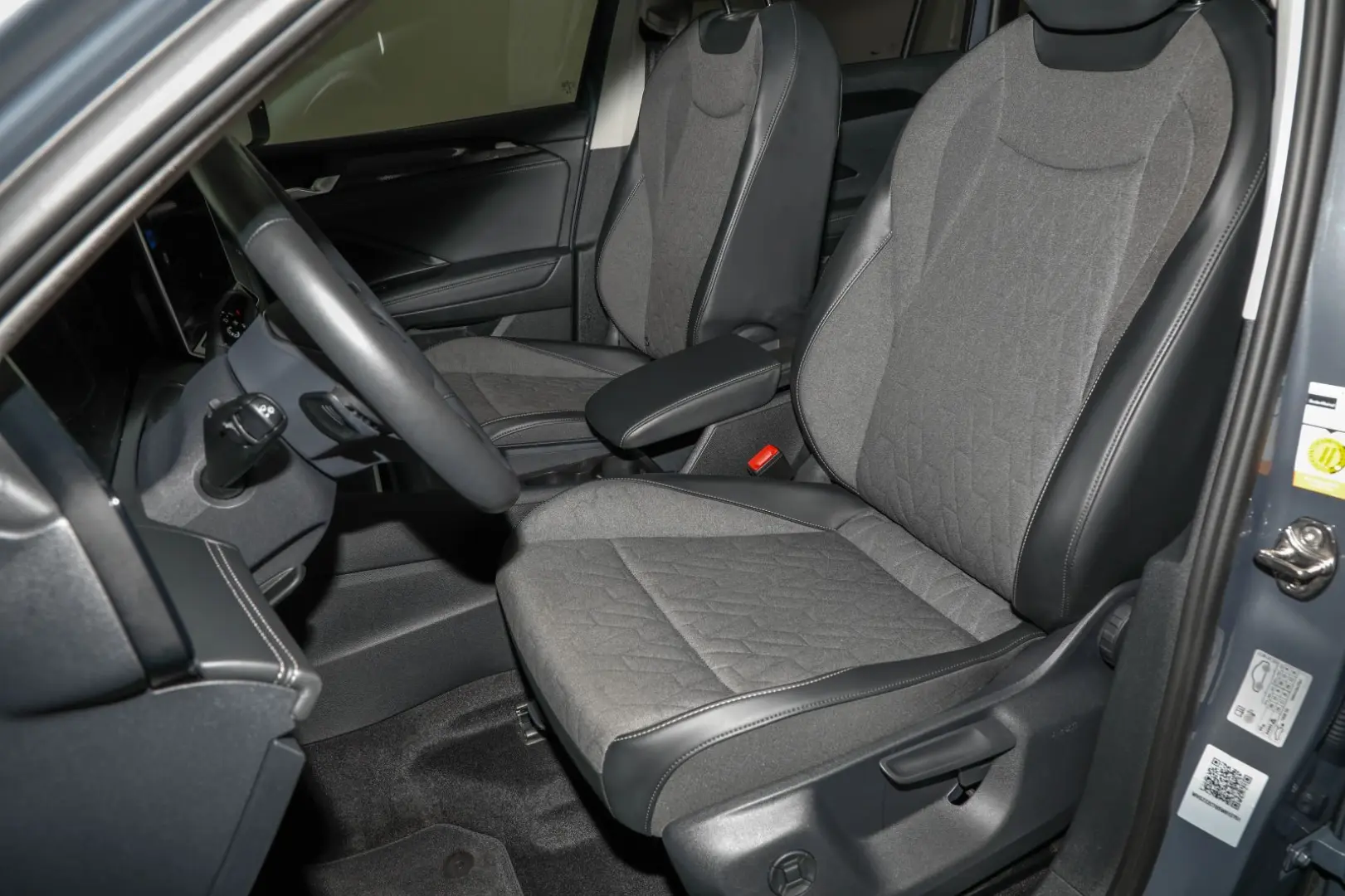 Tiguan 2.0 TDI 4M DSG Navi SHZ ACC Kamera DCC