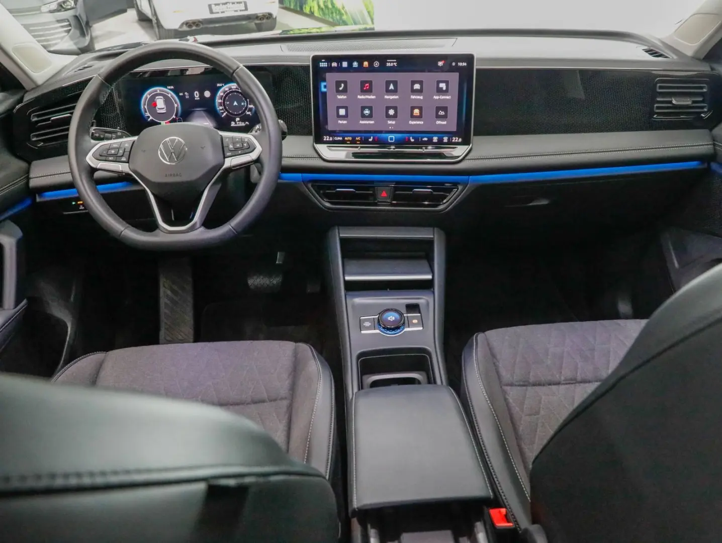 Tiguan 2.0 TDI 4M DSG Navi SHZ ACC Kamera DCC
