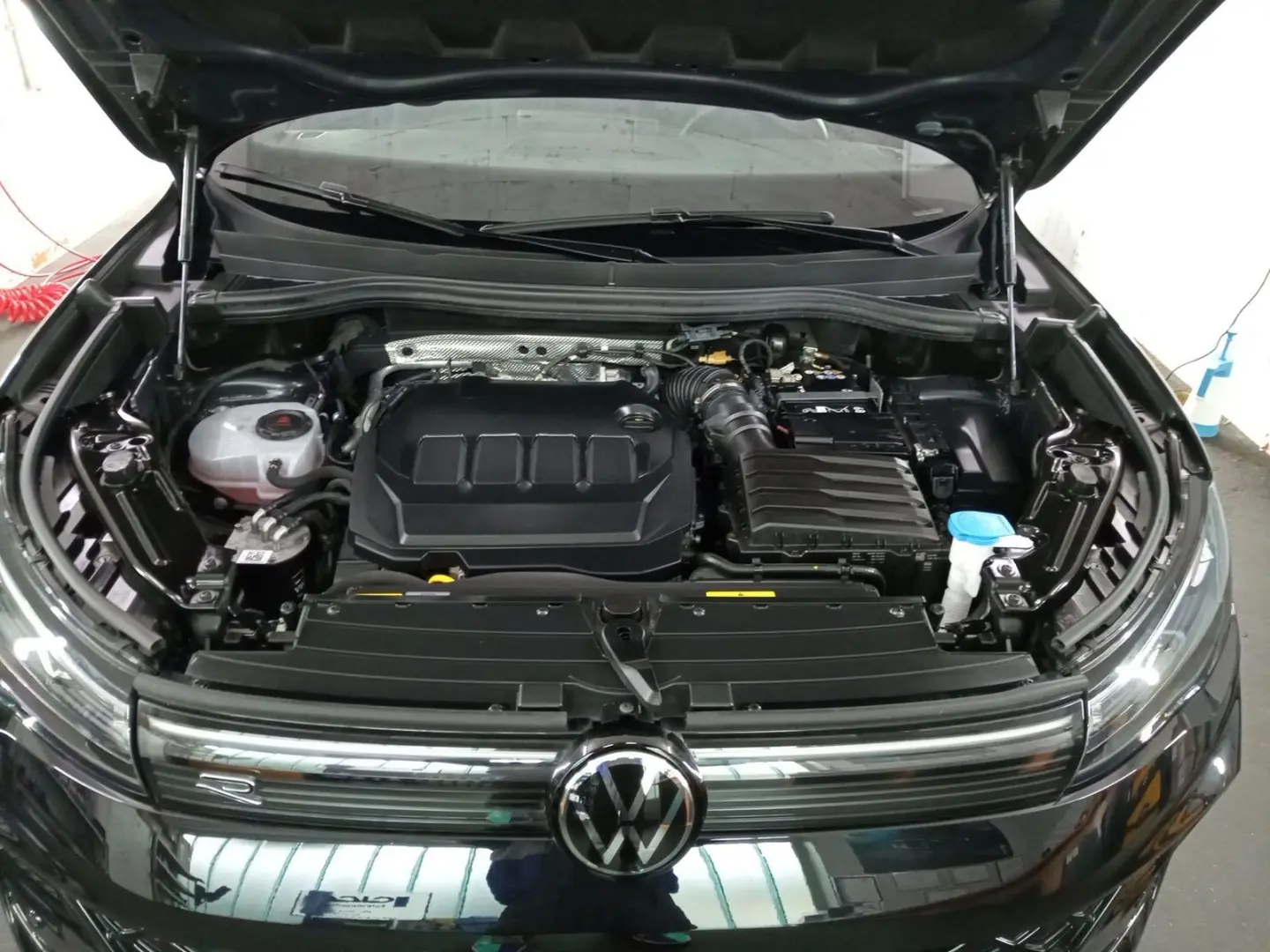 Tiguan 2.0 TDI 4 Motion R-Line AHK. Navi. Panora