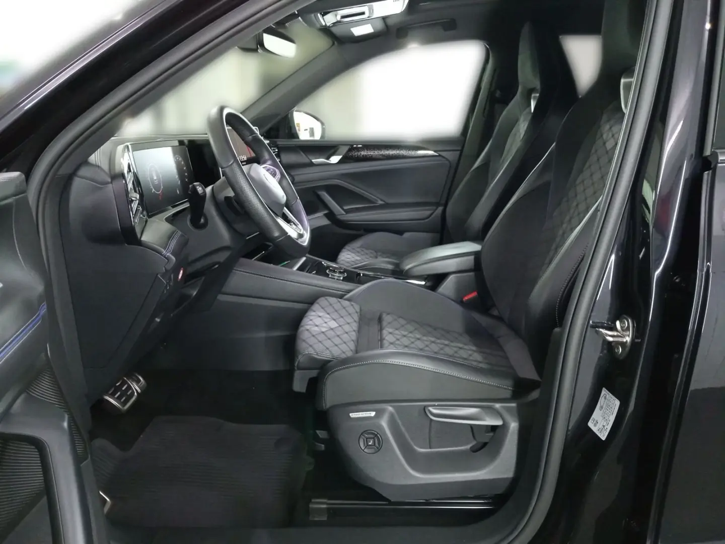 Tiguan 2.0 TDI 4 Motion R-Line AHK. Navi. Panora