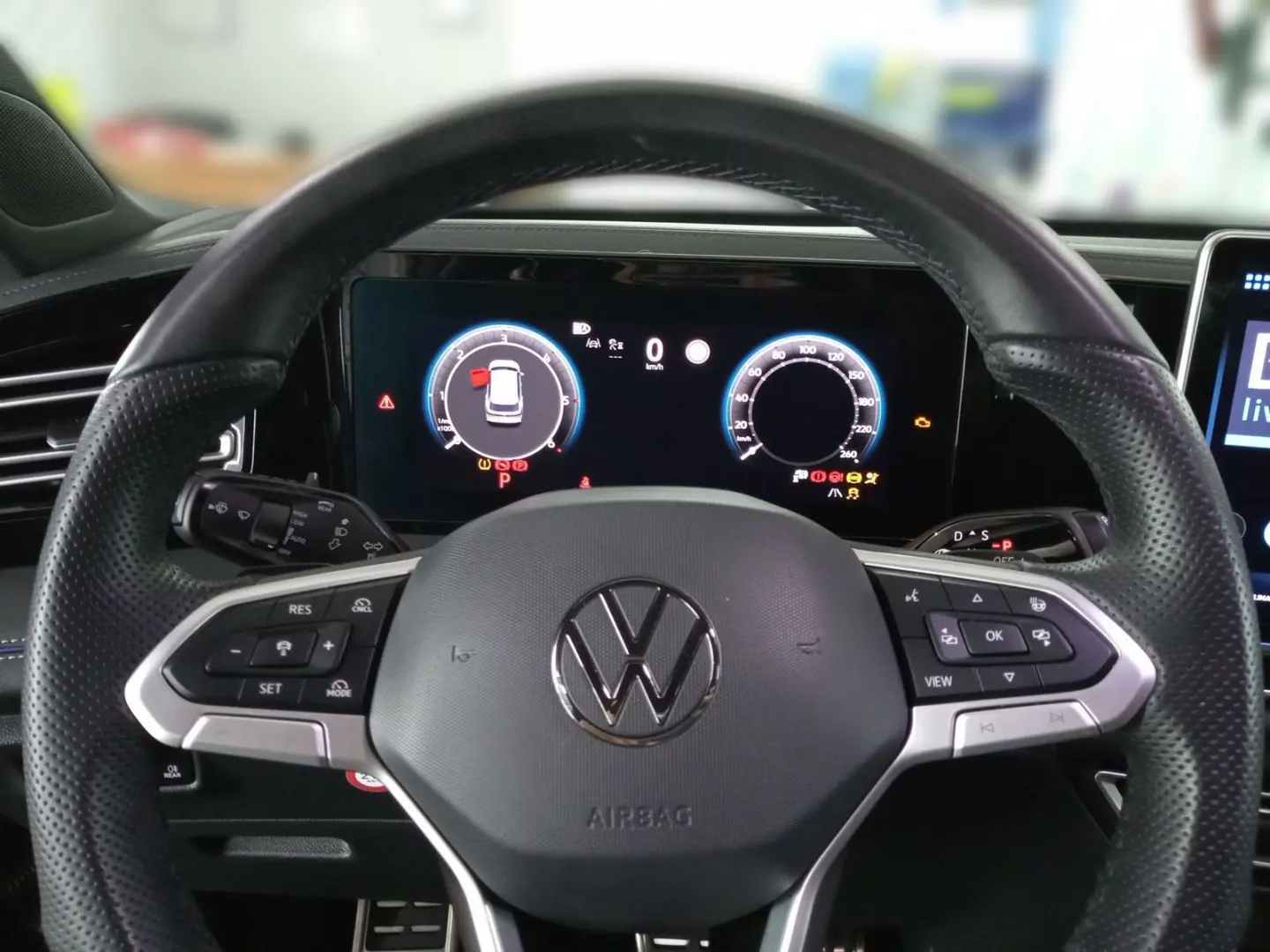 Tiguan 2.0 TDI 4 Motion R-Line AHK. Navi. Panora