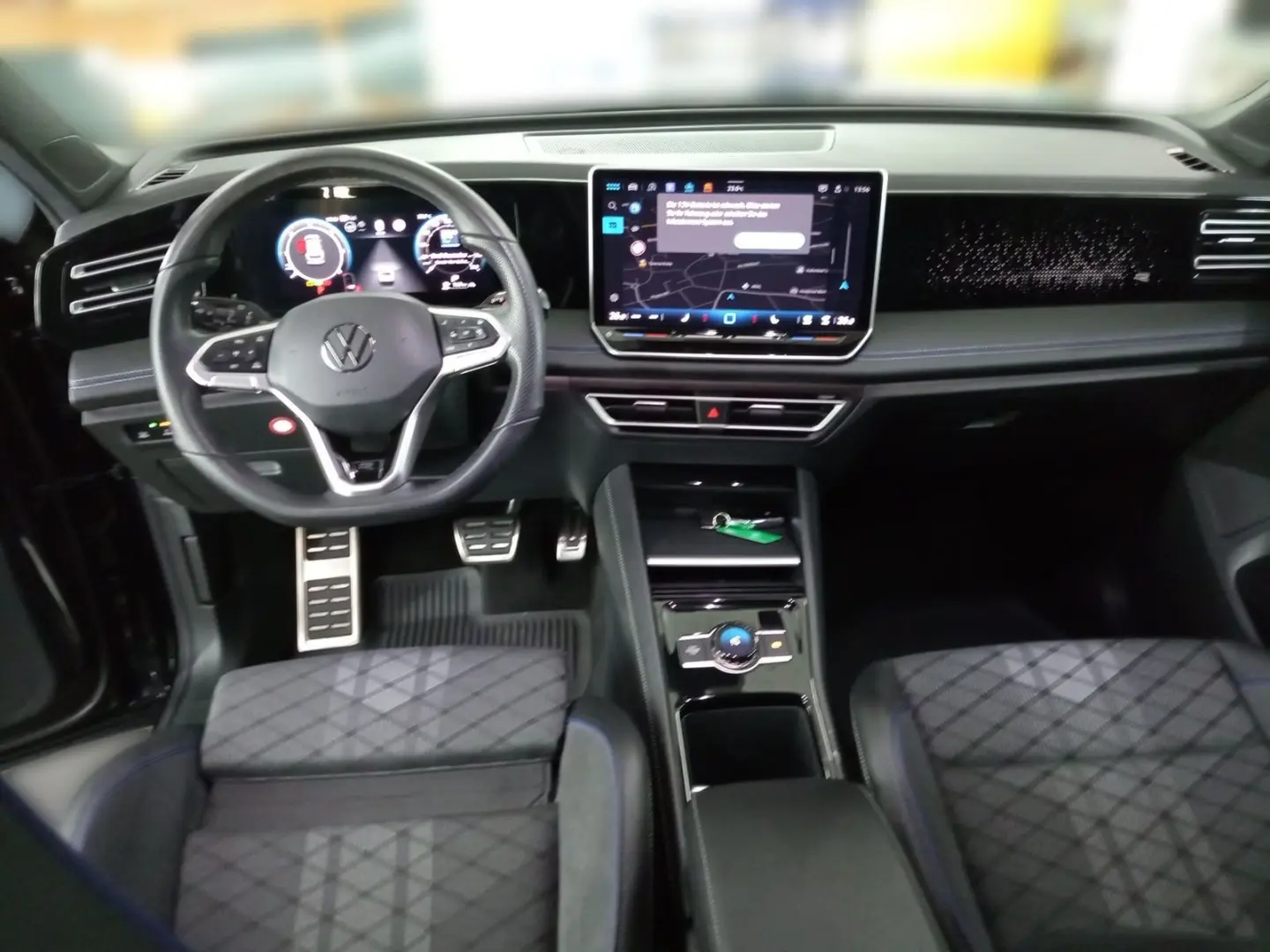 Tiguan 2.0 TDI 4 Motion R-Line AHK. Navi. Panora