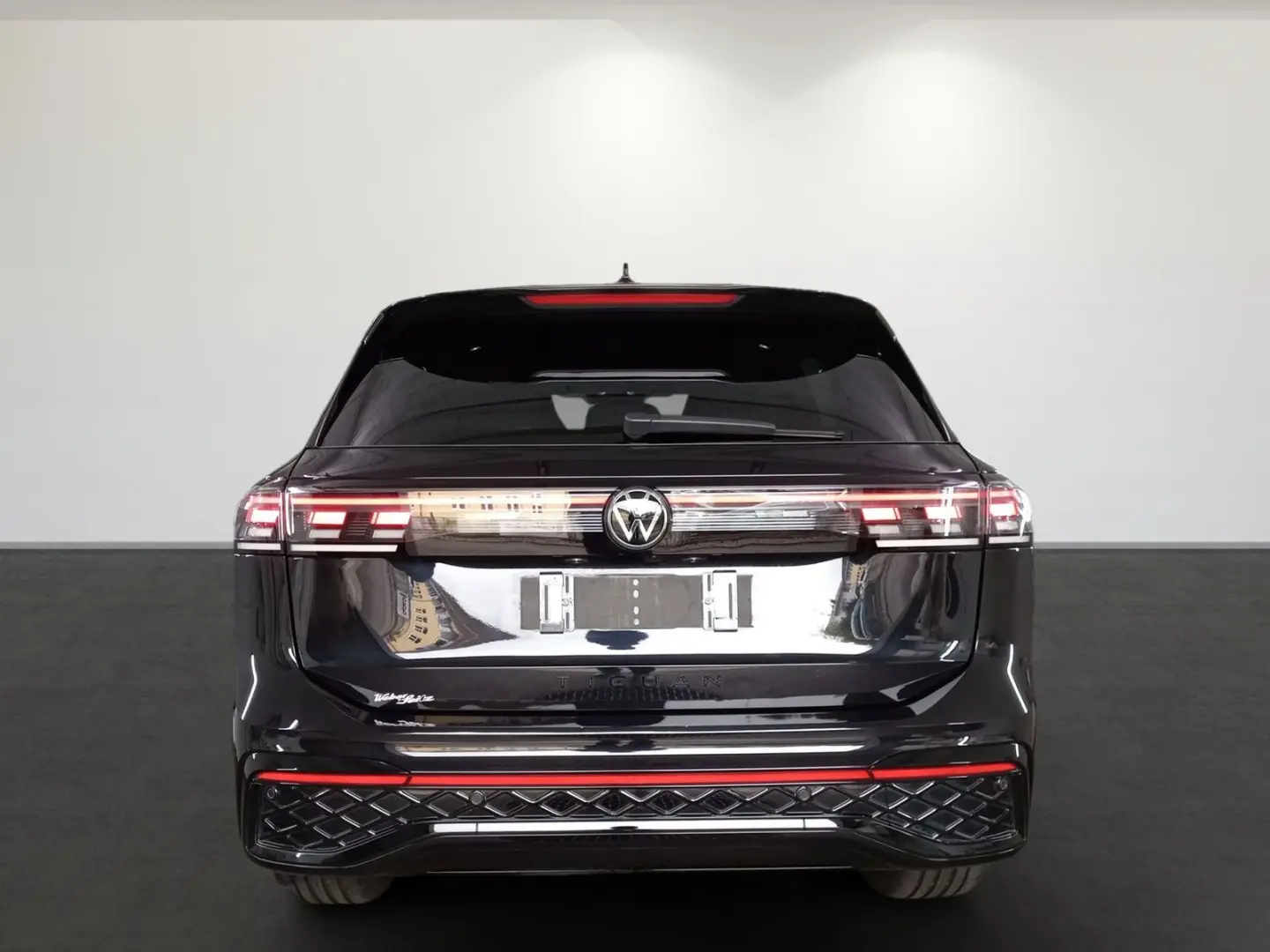 Tiguan 2.0 TDI 4 Motion R-Line AHK. Navi. Panora