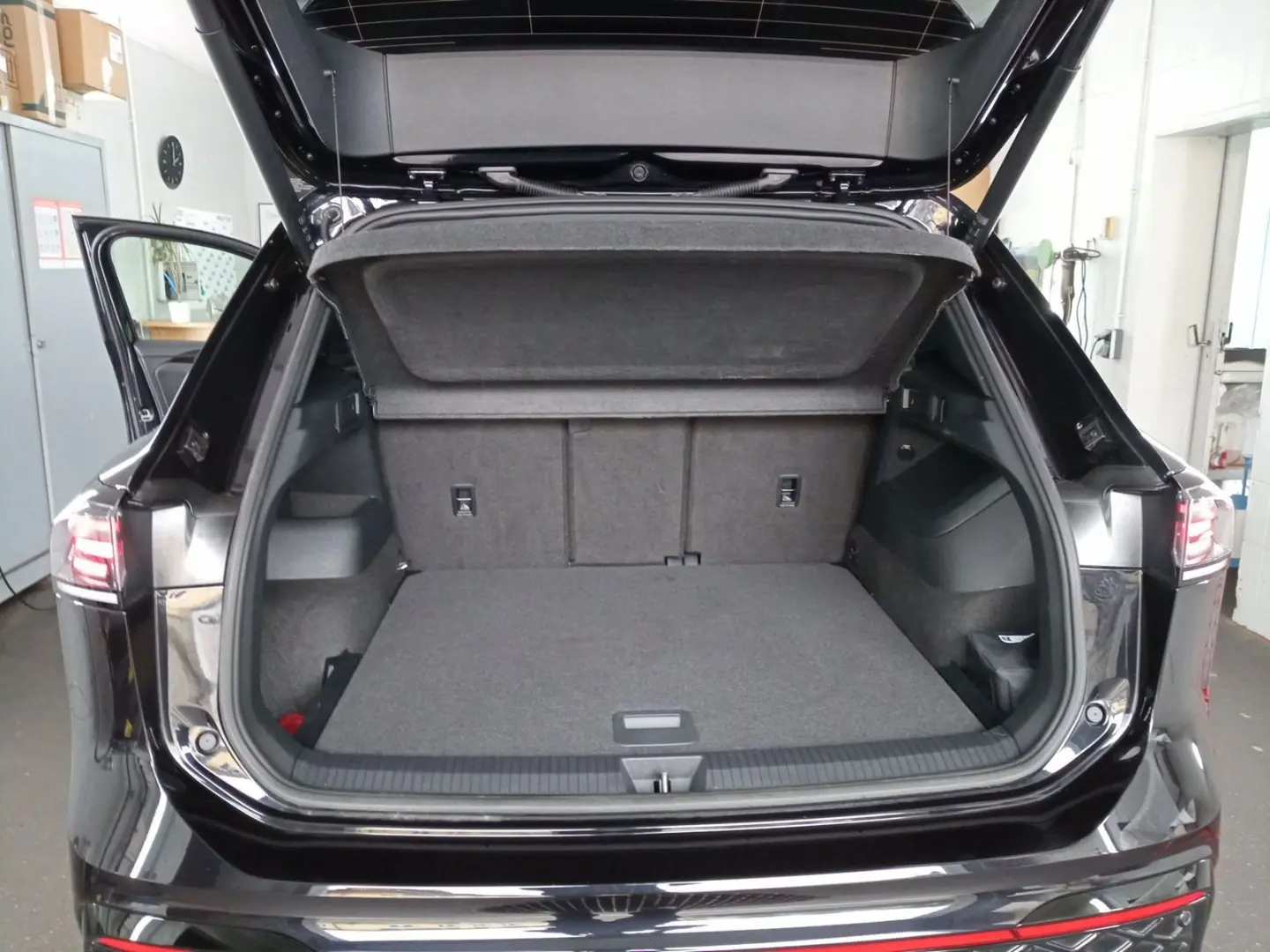 Tiguan 2.0 TDI 4 Motion R-Line AHK. Navi. Panora