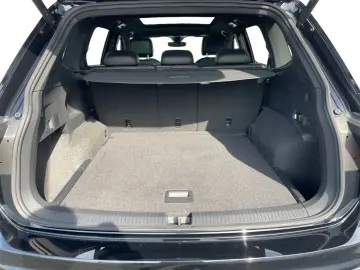 Tiguan Allspace R-Line 4Mo TSI DSG|20