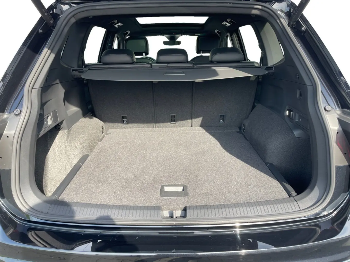 Tiguan Allspace R-Line 4Mo TSI DSG|20