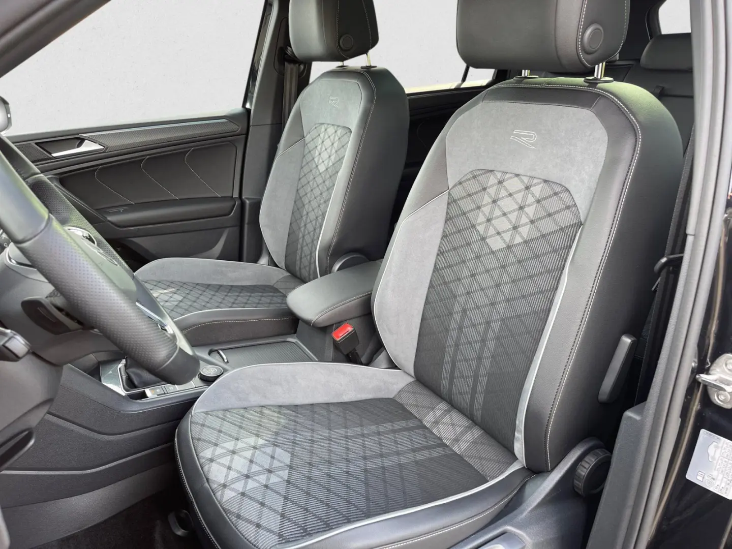 Tiguan Allspace R-Line 4Mo TSI DSG|20