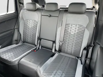 Tiguan Allspace R-Line 4Mo TSI DSG|20