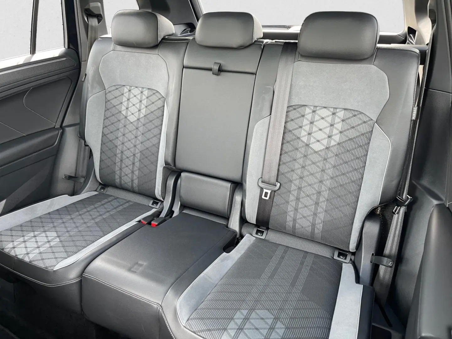 Tiguan Allspace R-Line 4Mo TSI DSG|20