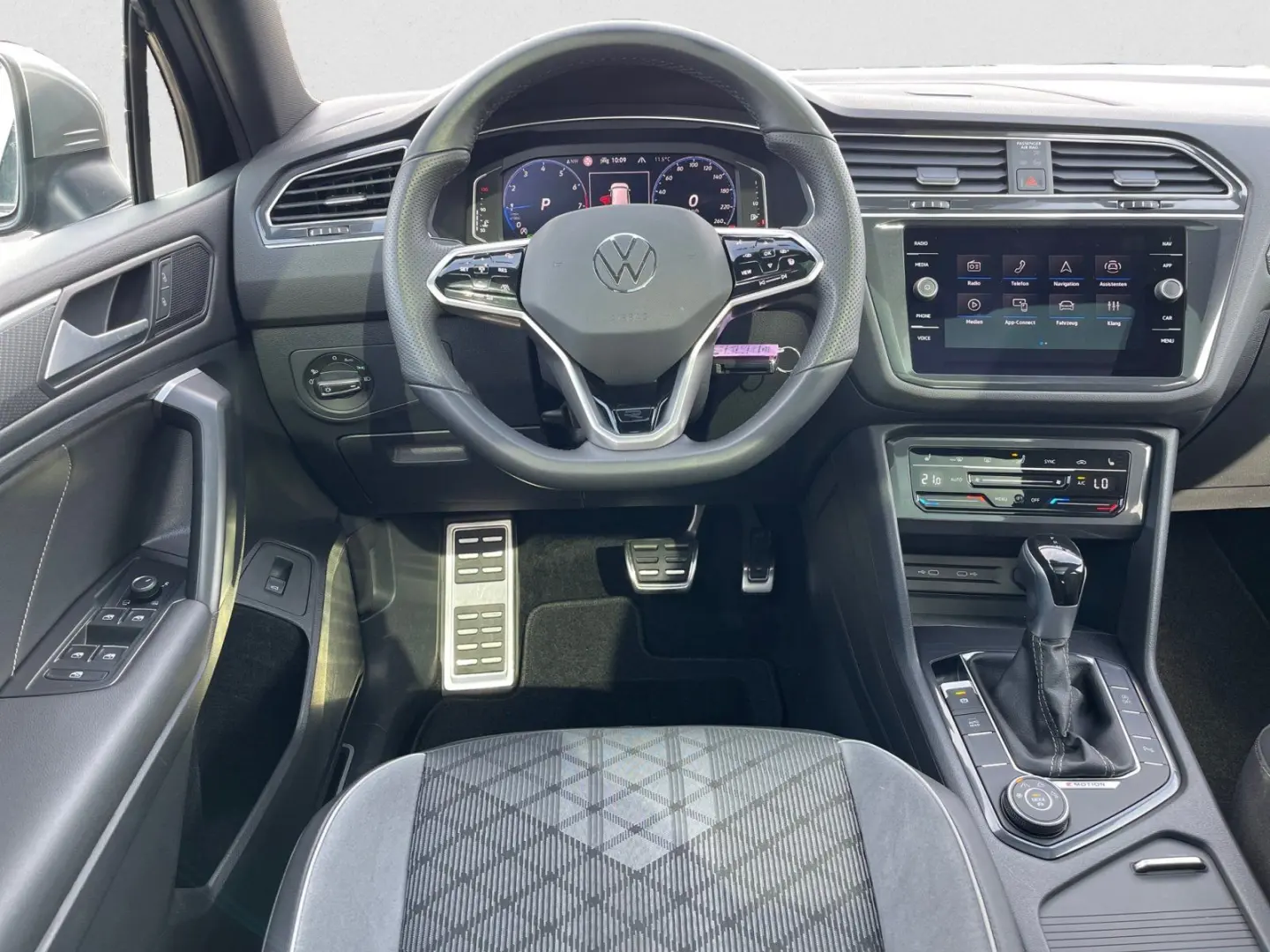 Tiguan Allspace R-Line 4Mo TSI DSG|20