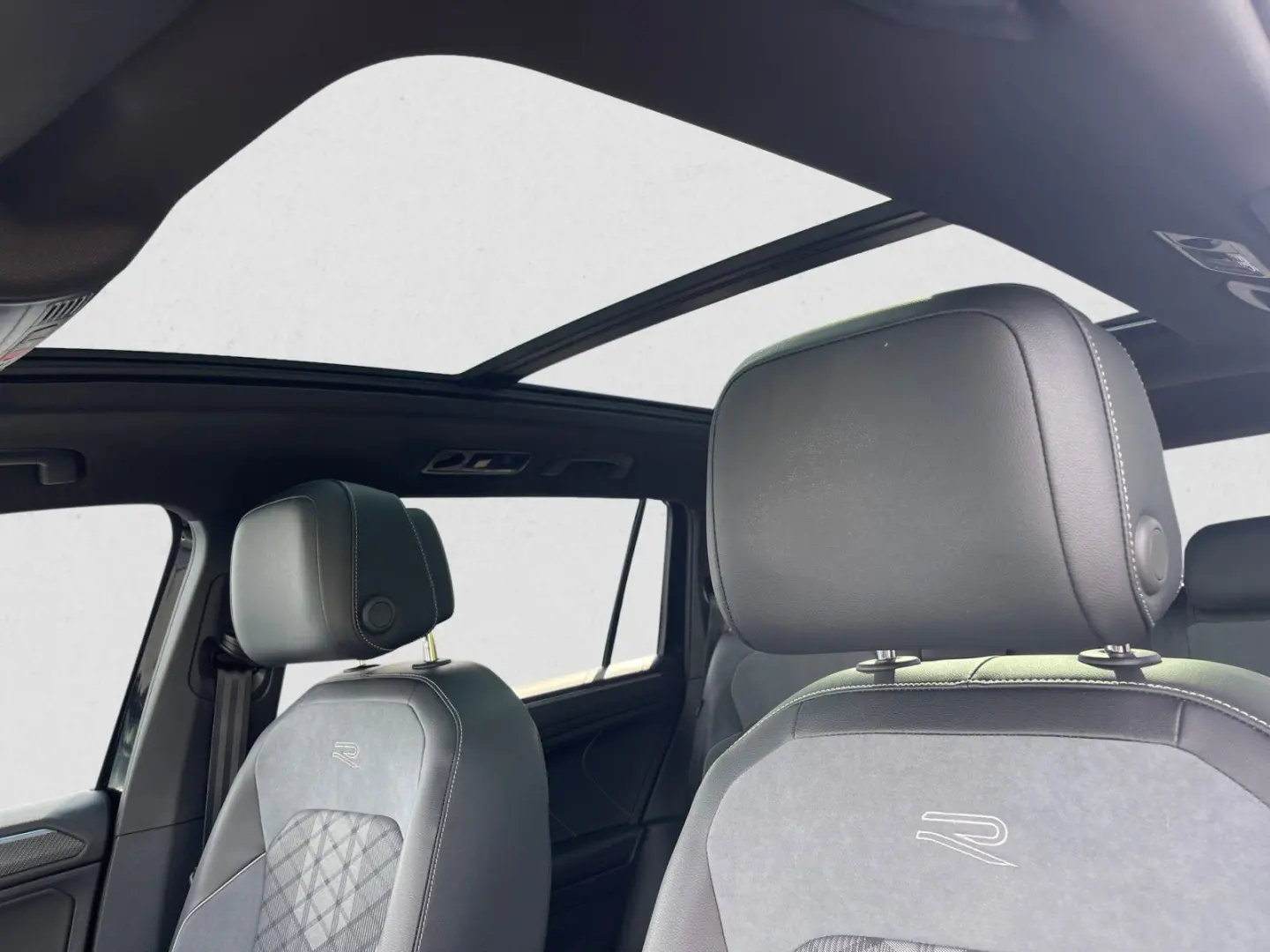 Tiguan Allspace R-Line 4Mo TSI DSG|20