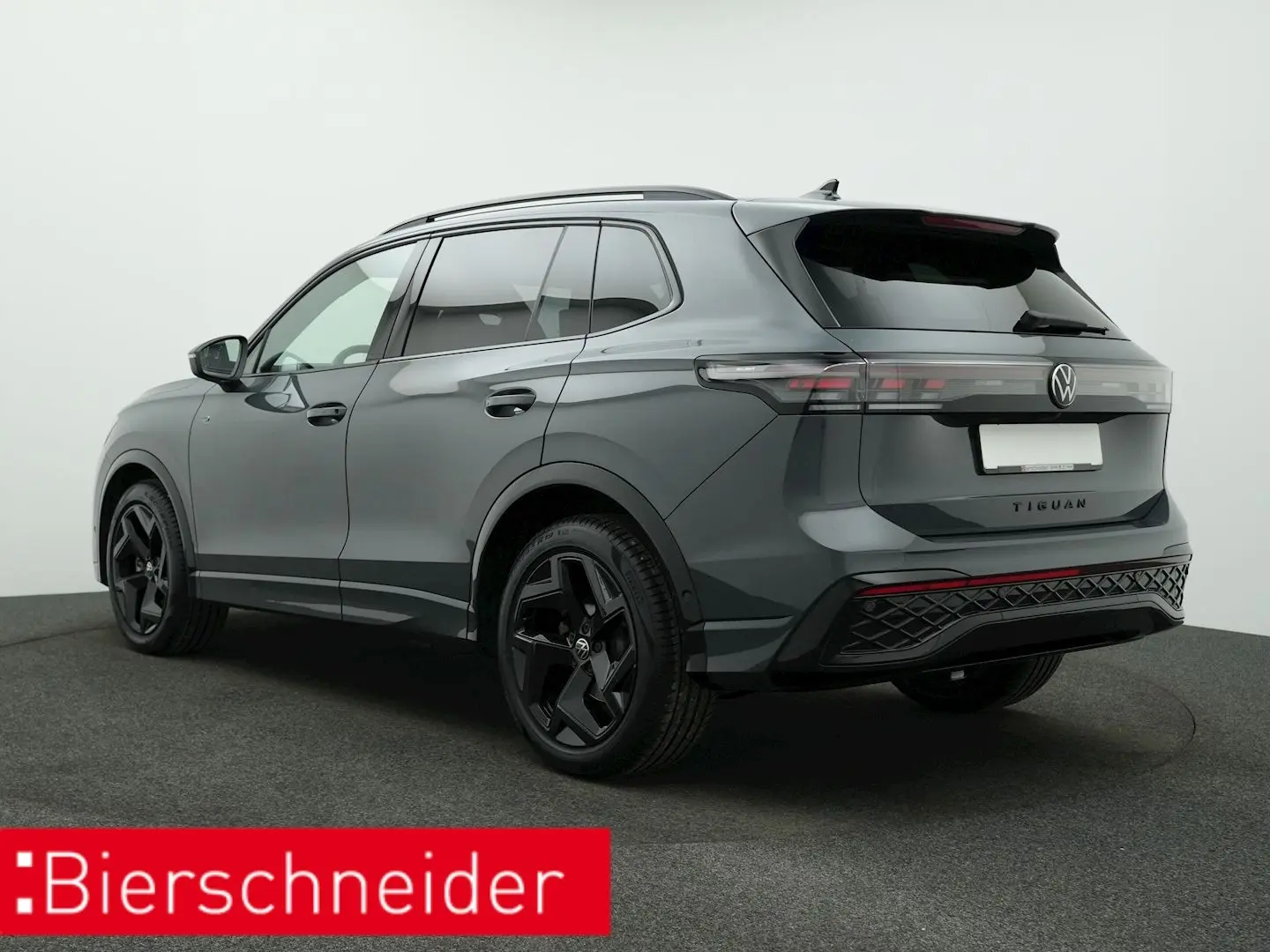 Tiguan 2.0 TDI DSG R-Line BLACK-STYLE AHK PANO A
