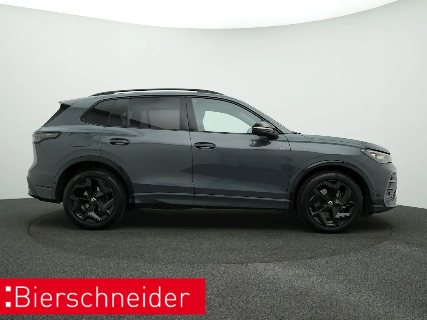 Tiguan 2.0 TDI DSG R-Line BLACK-STYLE AHK PANO A