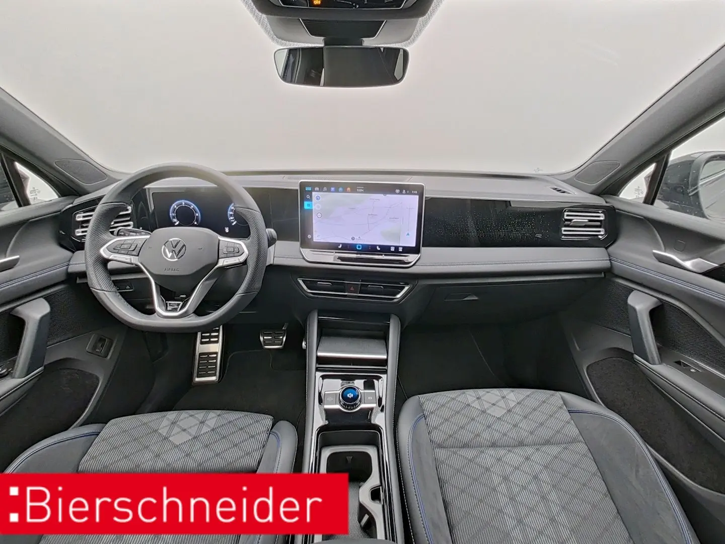 Tiguan 2.0 TDI DSG R-Line BLACK-STYLE AHK PANO A