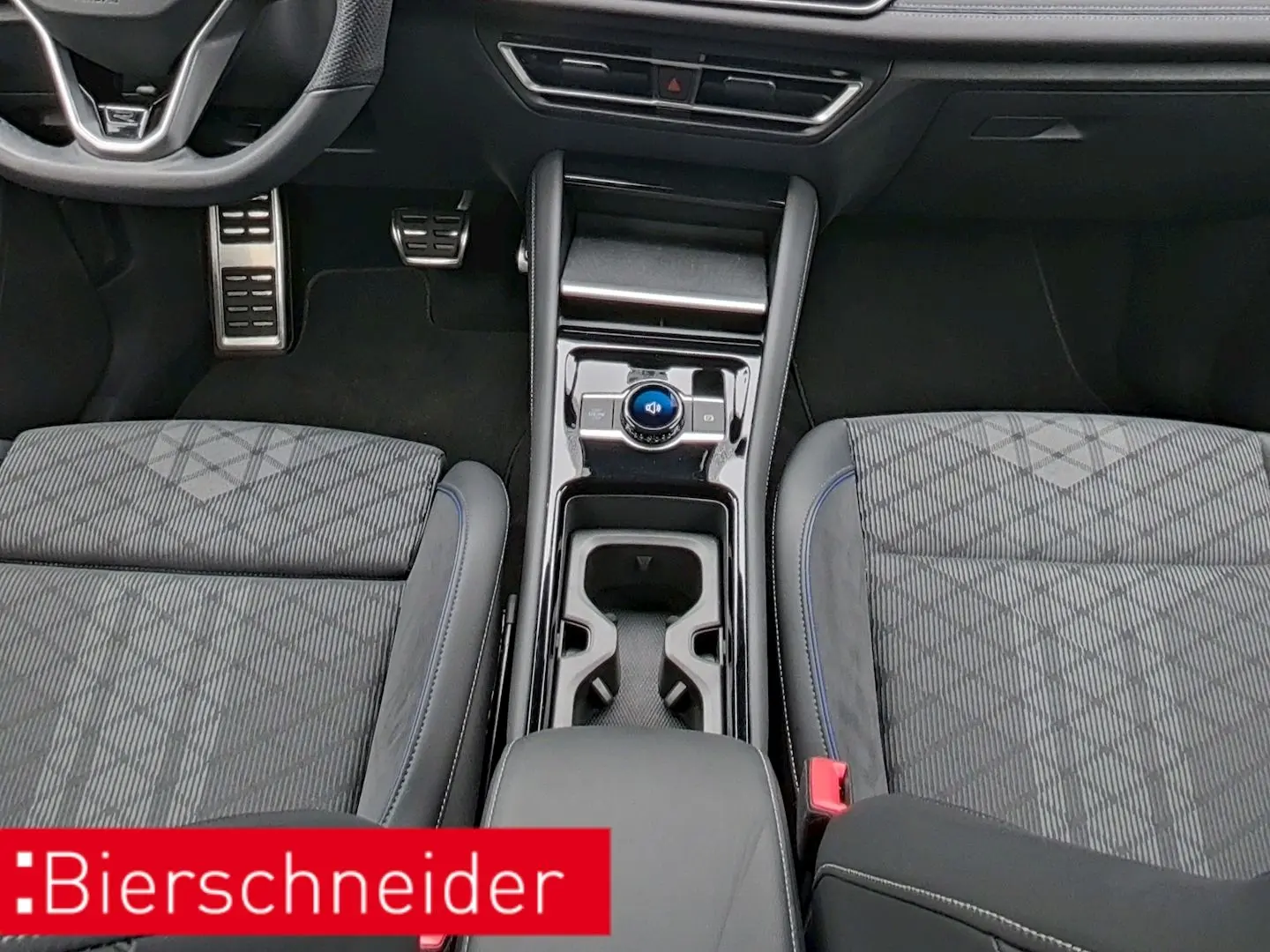 Tiguan 2.0 TDI DSG R-Line BLACK-STYLE AHK PANO A