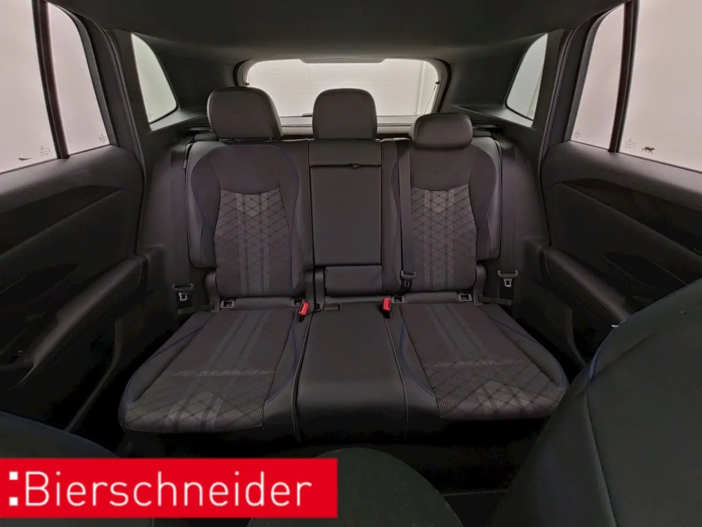 Tiguan 2.0 TDI DSG R-Line BLACK-STYLE AHK PANO A
