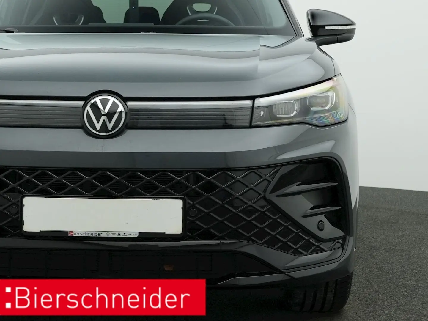 Tiguan 2.0 TDI DSG R-Line BLACK-STYLE AHK PANO A