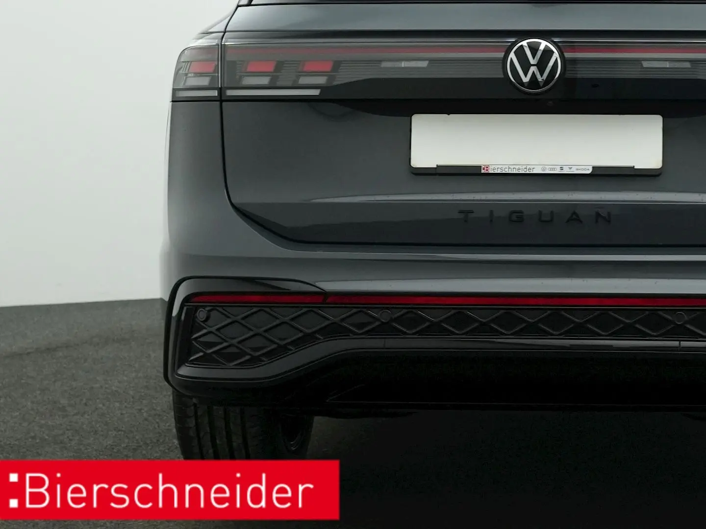 Tiguan 2.0 TDI DSG R-Line BLACK-STYLE AHK PANO A