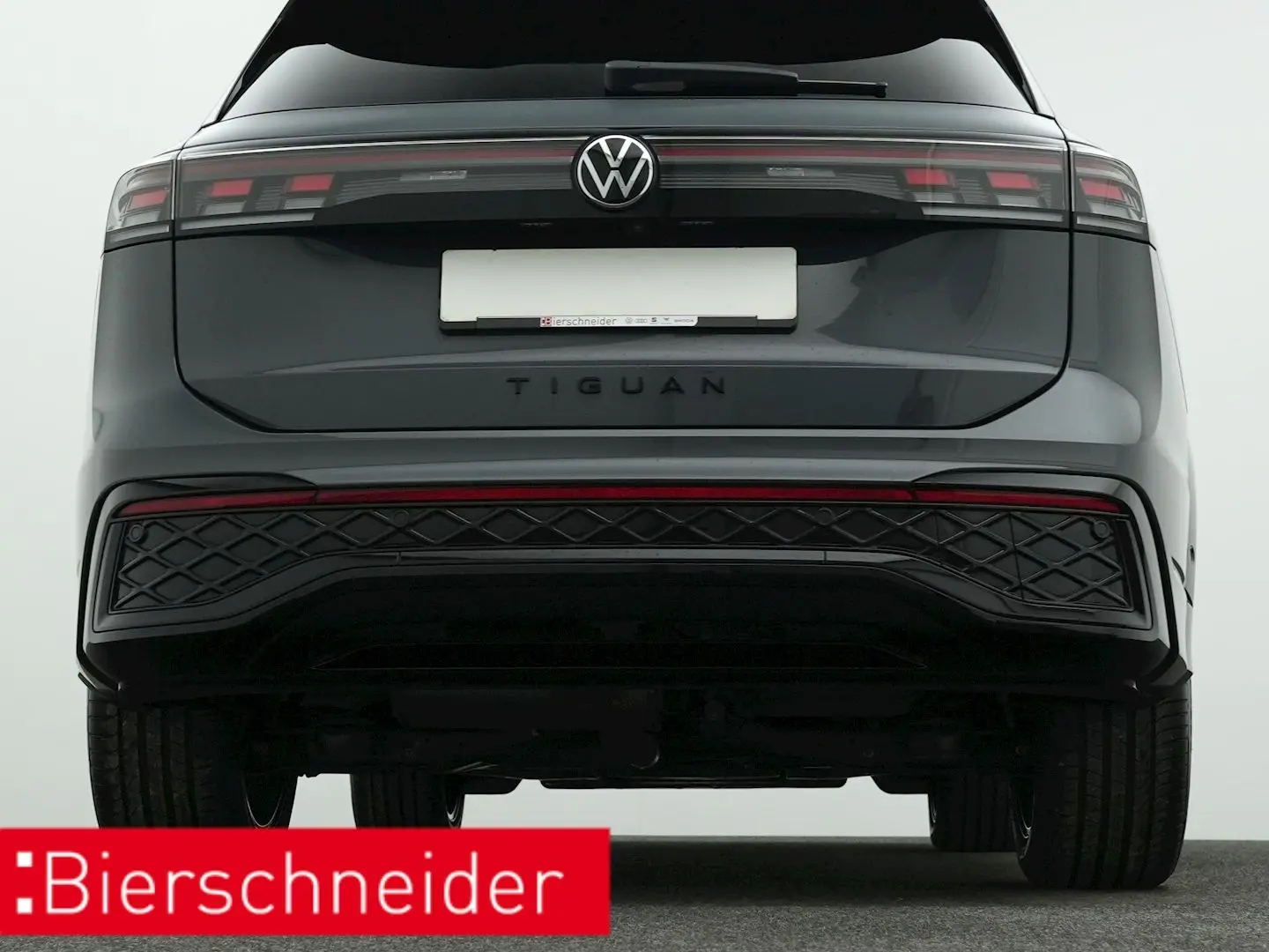 Tiguan 2.0 TDI DSG R-Line BLACK-STYLE AHK PANO A