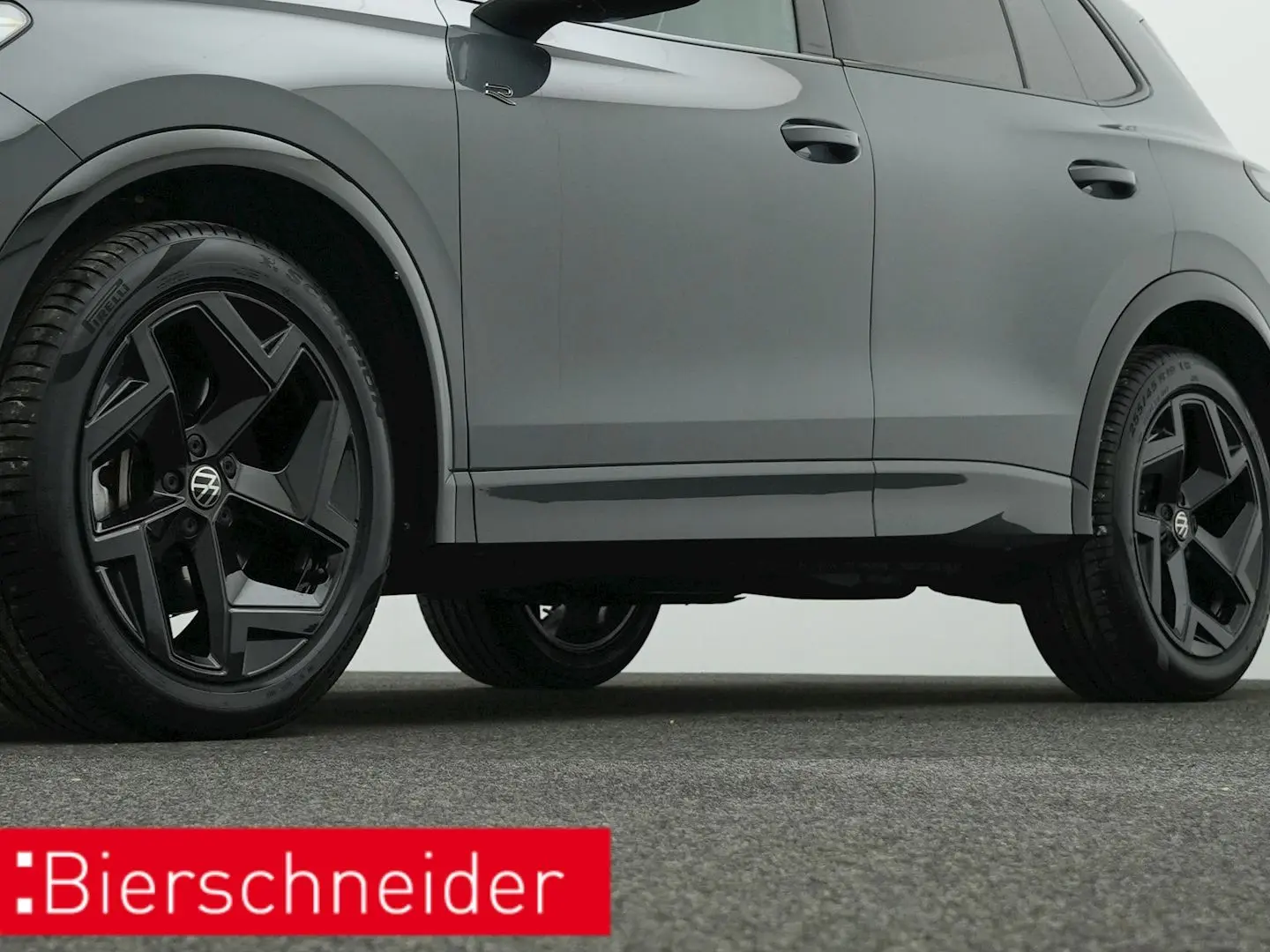 Tiguan 2.0 TDI DSG R-Line BLACK-STYLE AHK PANO A