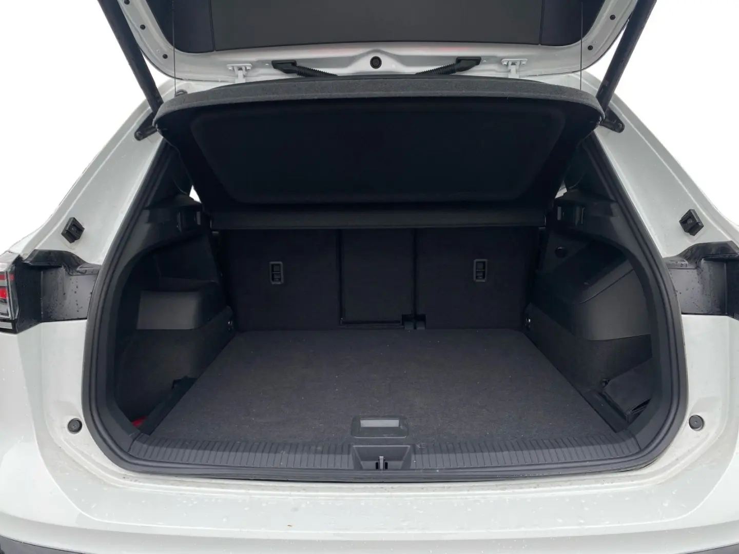 Tiguan R-Line 2,0 TDI DSG 4M+Navi+Pano+ACC+AHK