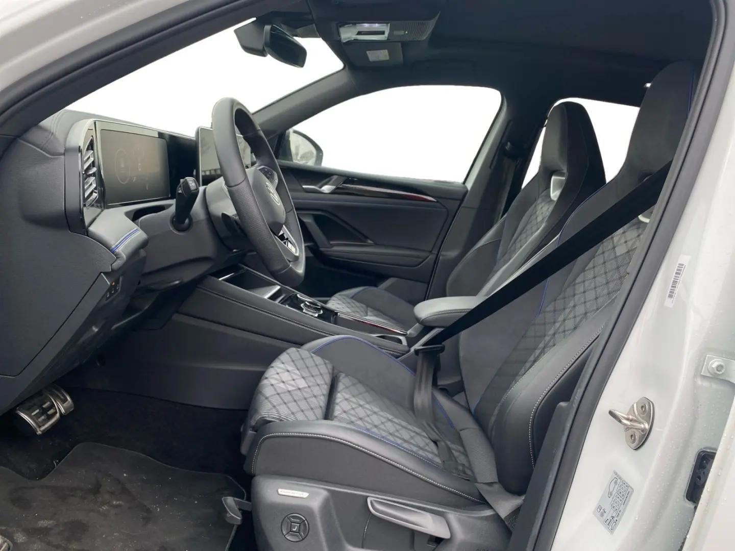 Tiguan R-Line 2,0 TDI DSG 4M+Navi+Pano+ACC+AHK
