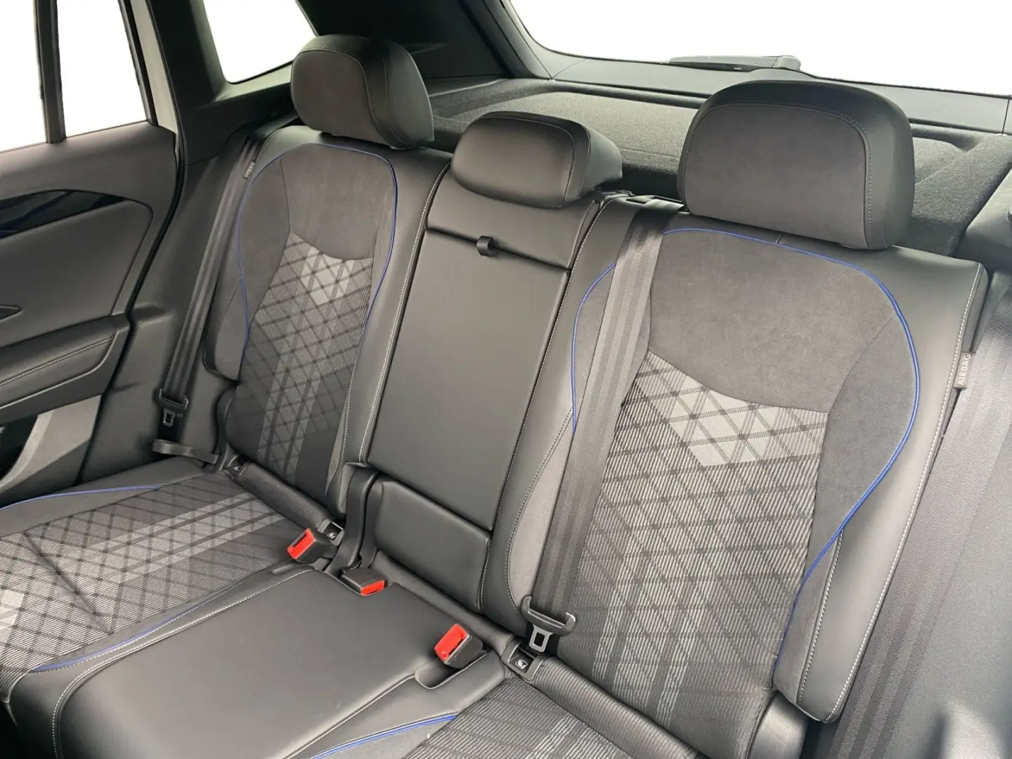 Tiguan R-Line 2,0 TDI DSG 4M+Navi+Pano+ACC+AHK