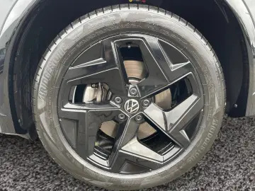 Tiguan R-Line 4Mo. TDI DSG|PANO|eHECK|BLACKSTYLE
