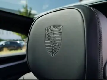 Porsche Cayenne E-Hybrid Coupe*BOSE*AZV*PANO