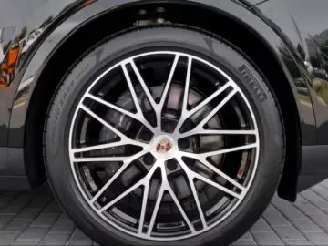 Porsche Cayenne E-Hybrid Coupe*BOSE*AZV*PANO