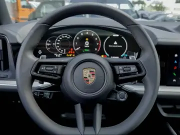Porsche Cayenne E-Hybrid Coupe*BOSE*AZV*PANO
