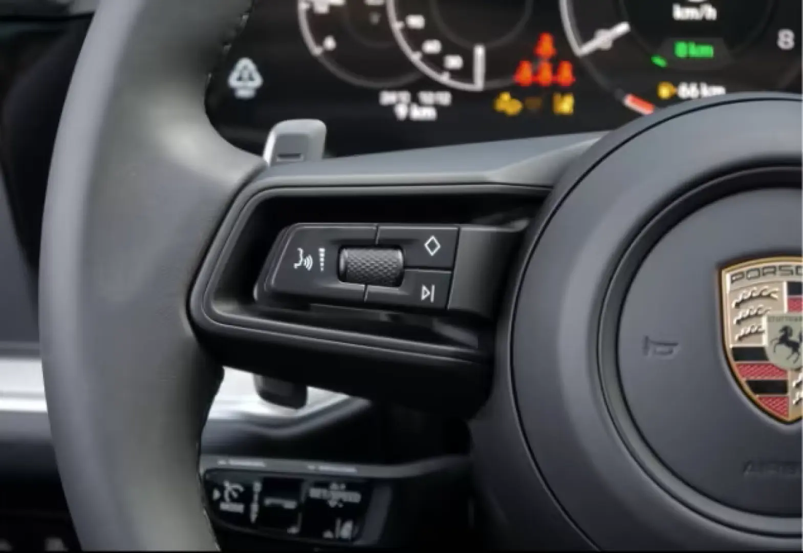 Porsche Cayenne E-Hybrid Coupe*BOSE*AZV*PANO