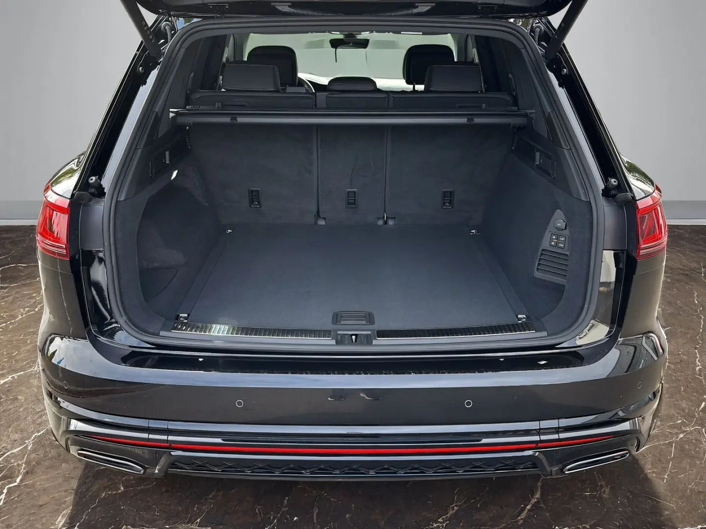 Touareg R-Line 3.0TDI +LUFT+AHK+KAMERA+ASSISTS+