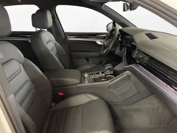 Touareg 3.0 V6 TDI 4M R-Line AHK Matrix LM 19