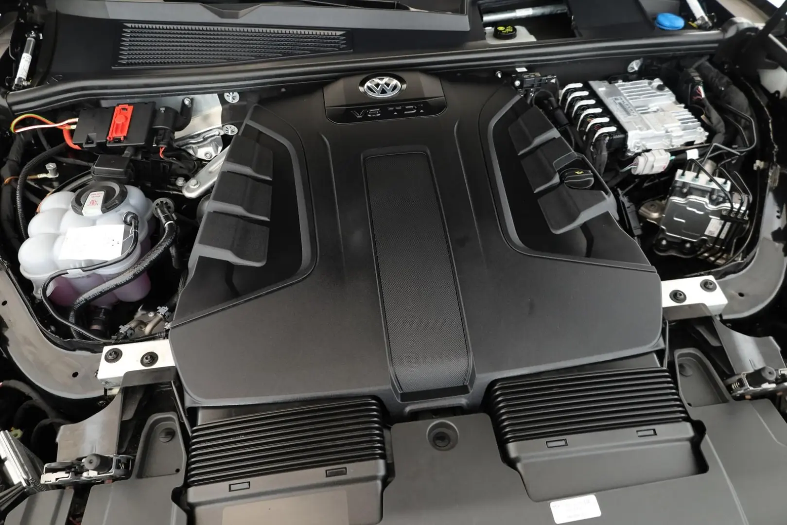Touareg 3.0 TDI 4M R-Line Leder Pano DCC 22