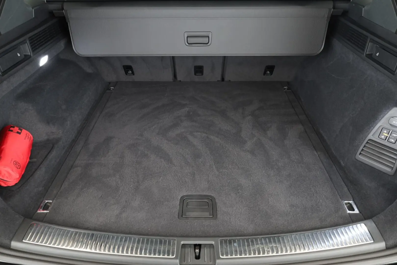 Touareg 3.0 TDI 4M R-Line Leder Pano DCC 22