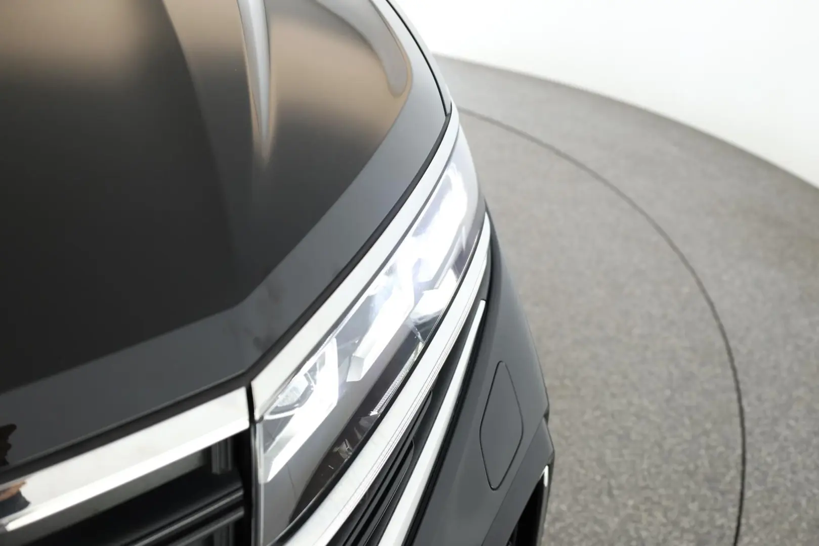 Touareg 3.0 TDI 4M R-Line Leder Pano DCC 22