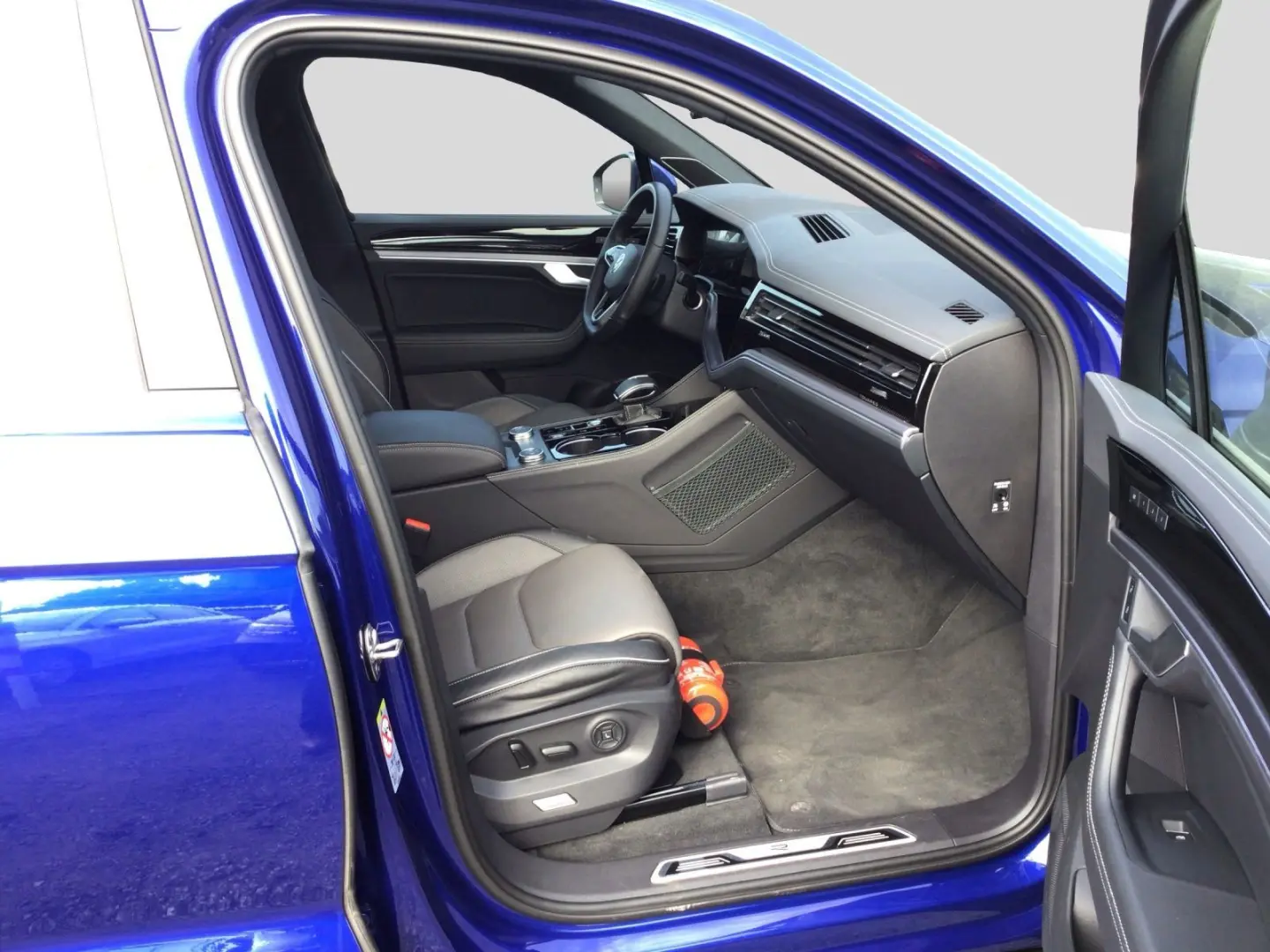 Touareg 3.0 TDI DSG 4M R-LINE NP116 LM22 STHZG D