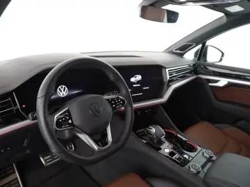 Touareg 3.0 TDI DSG 4MOTION R-Line | PANO | AHK