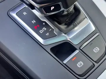 Q5 50 TFSIe quattro S tronic+STANDH+NAVI+PANO+