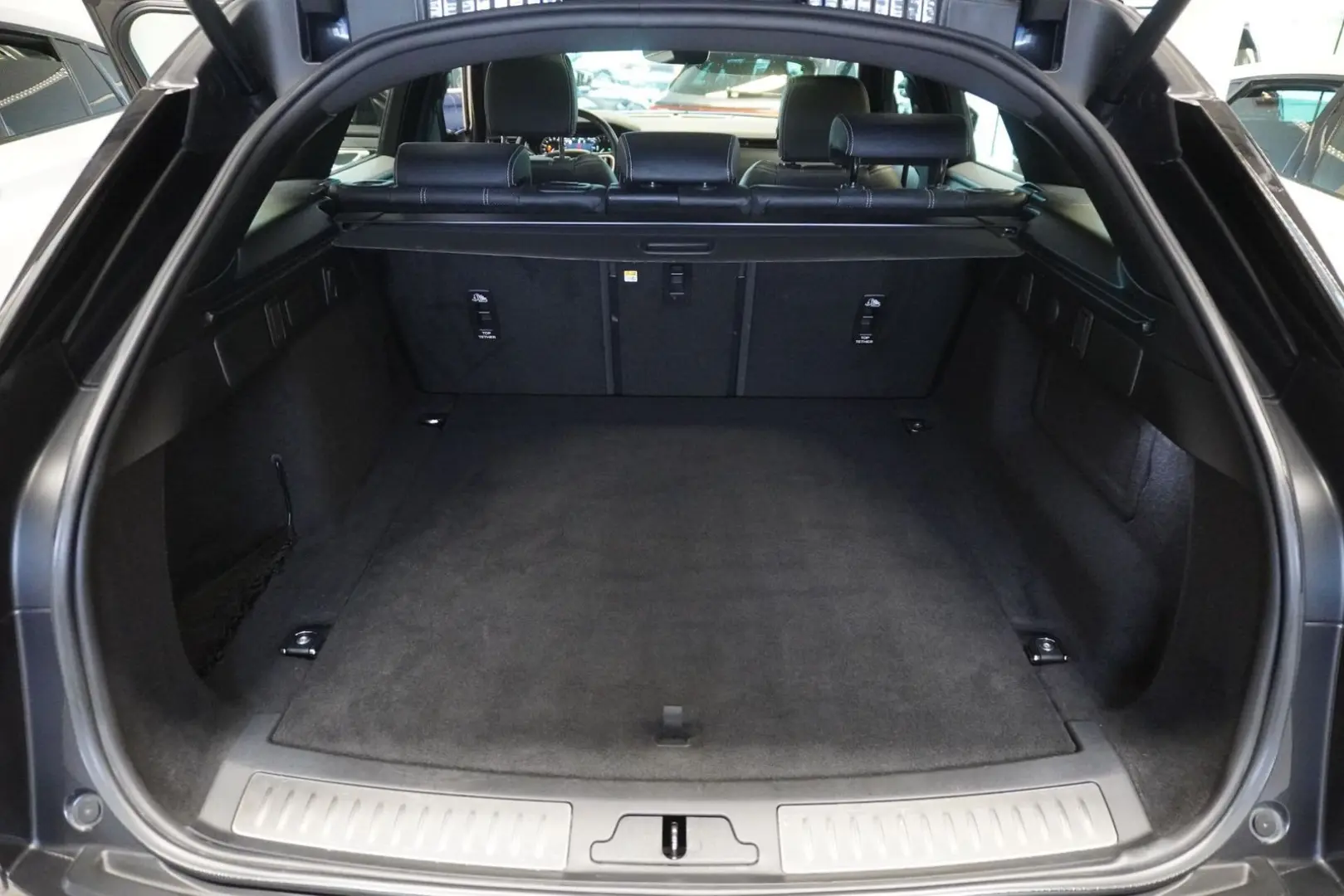 Range Rover Velar D200 R-DYNAMIC SE 4WD Aut. Pan