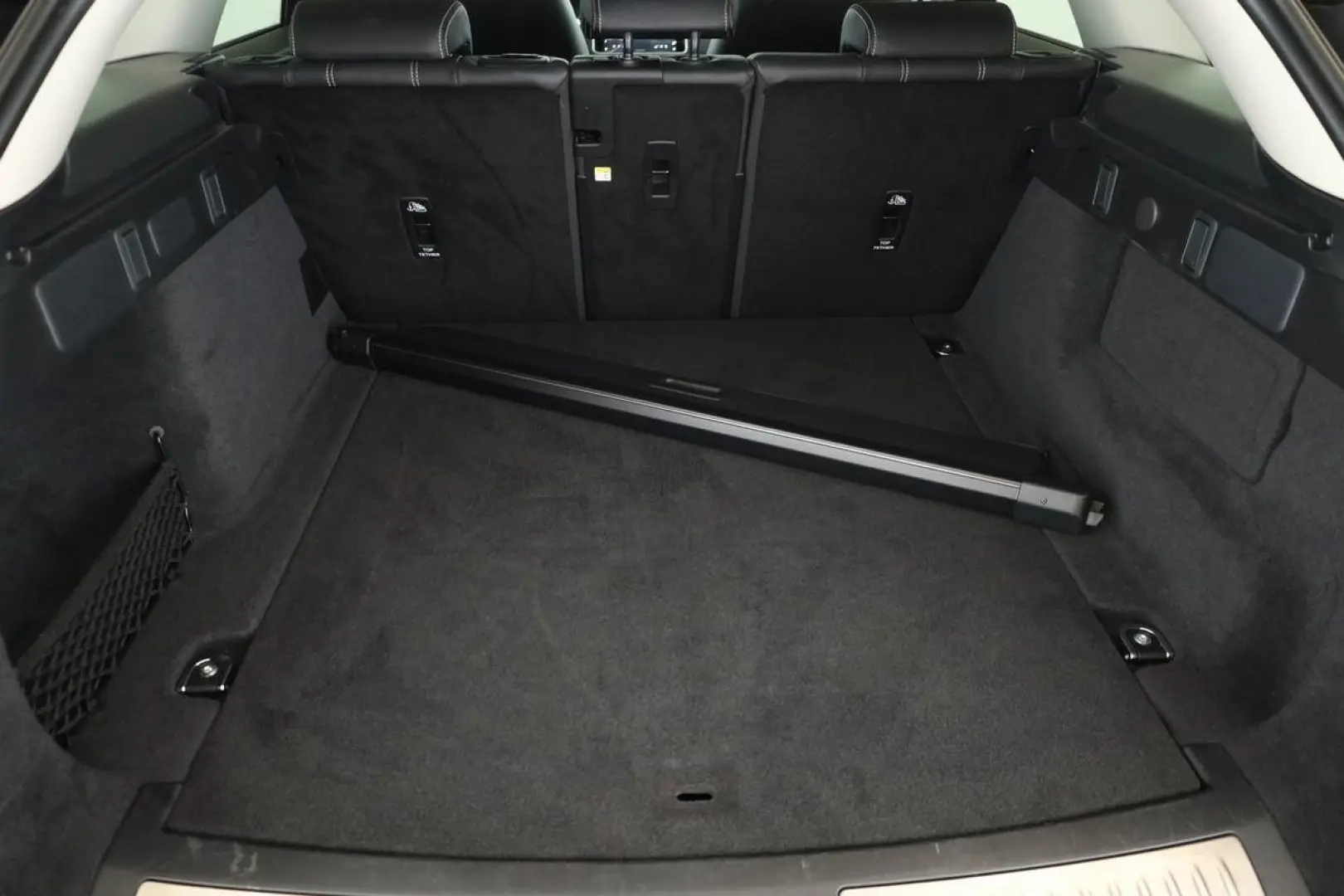 Range Rover Velar D200 AWD R-Dynamic SE Black 22