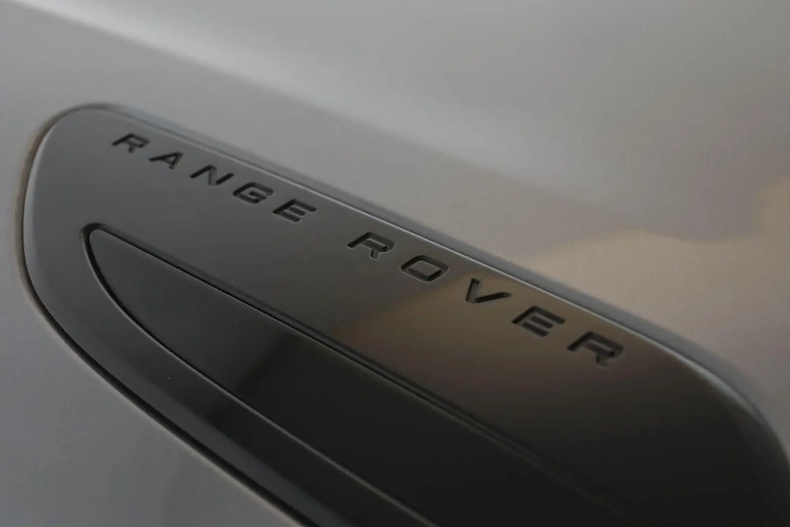 Range Rover Velar D200 AWD R-Dynamic SE Black 22