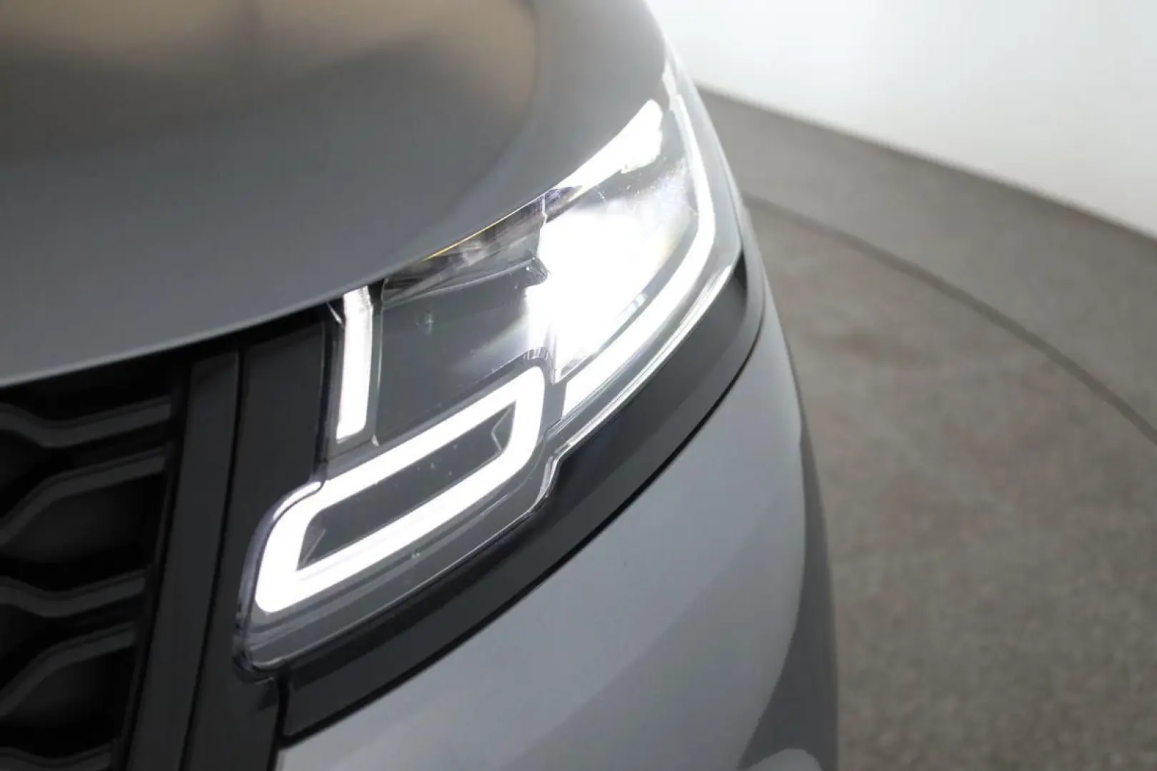 Range Rover Velar D200 AWD R-Dynamic SE Black 22