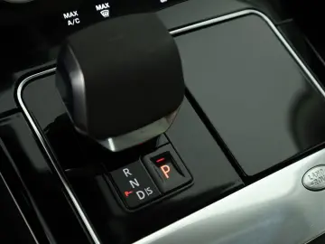Range Rover Velar D200 AWD R-Dynamic SE Black 22
