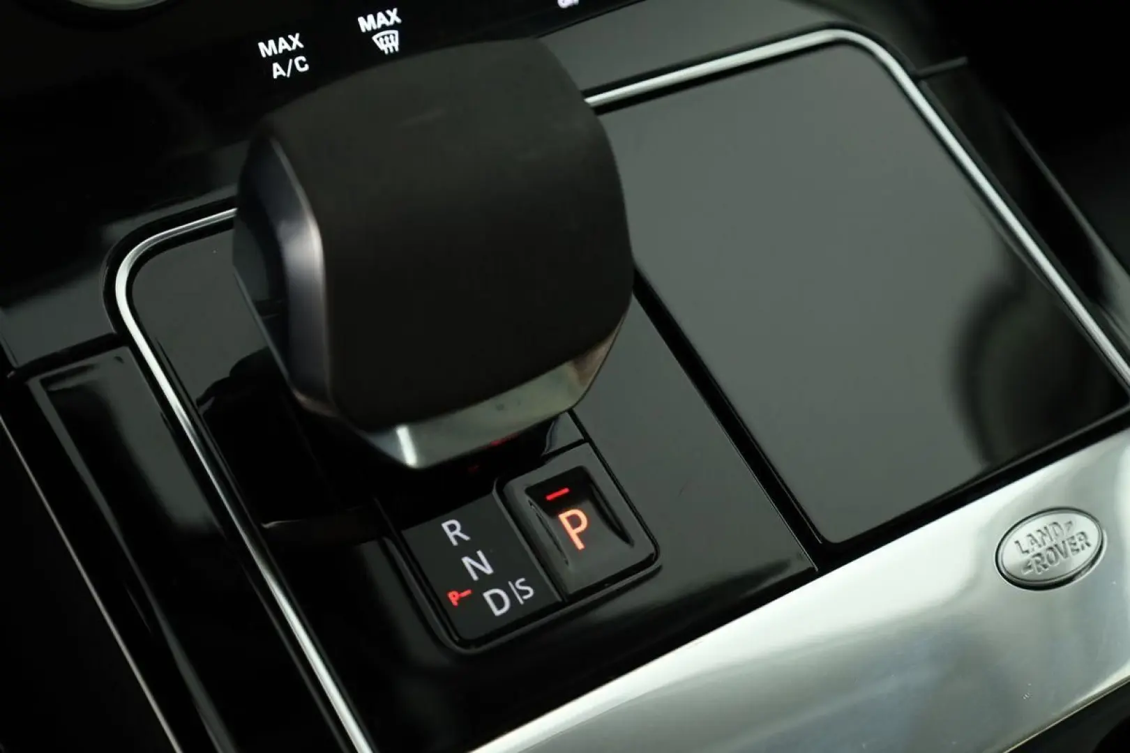 Range Rover Velar D200 AWD R-Dynamic SE Black 22